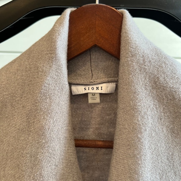 Sioni Long Sweater Vest in Light Grey - Picture 5 of 7